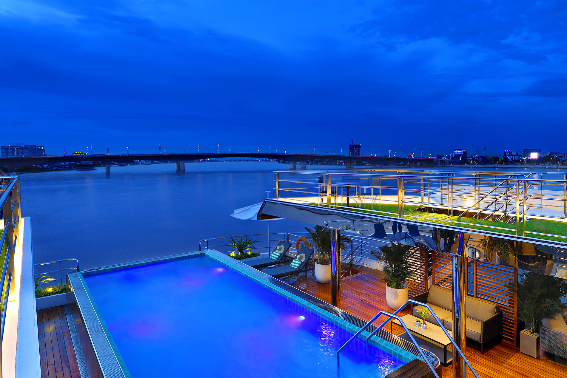 Emerald Waterways - Emerald Harmony - Pool Deck Sun Deck _4_.jpg